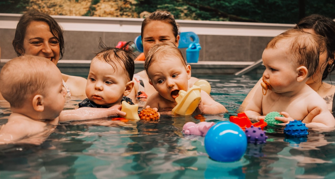 Wat zijn de voordelen van babyzwemmen