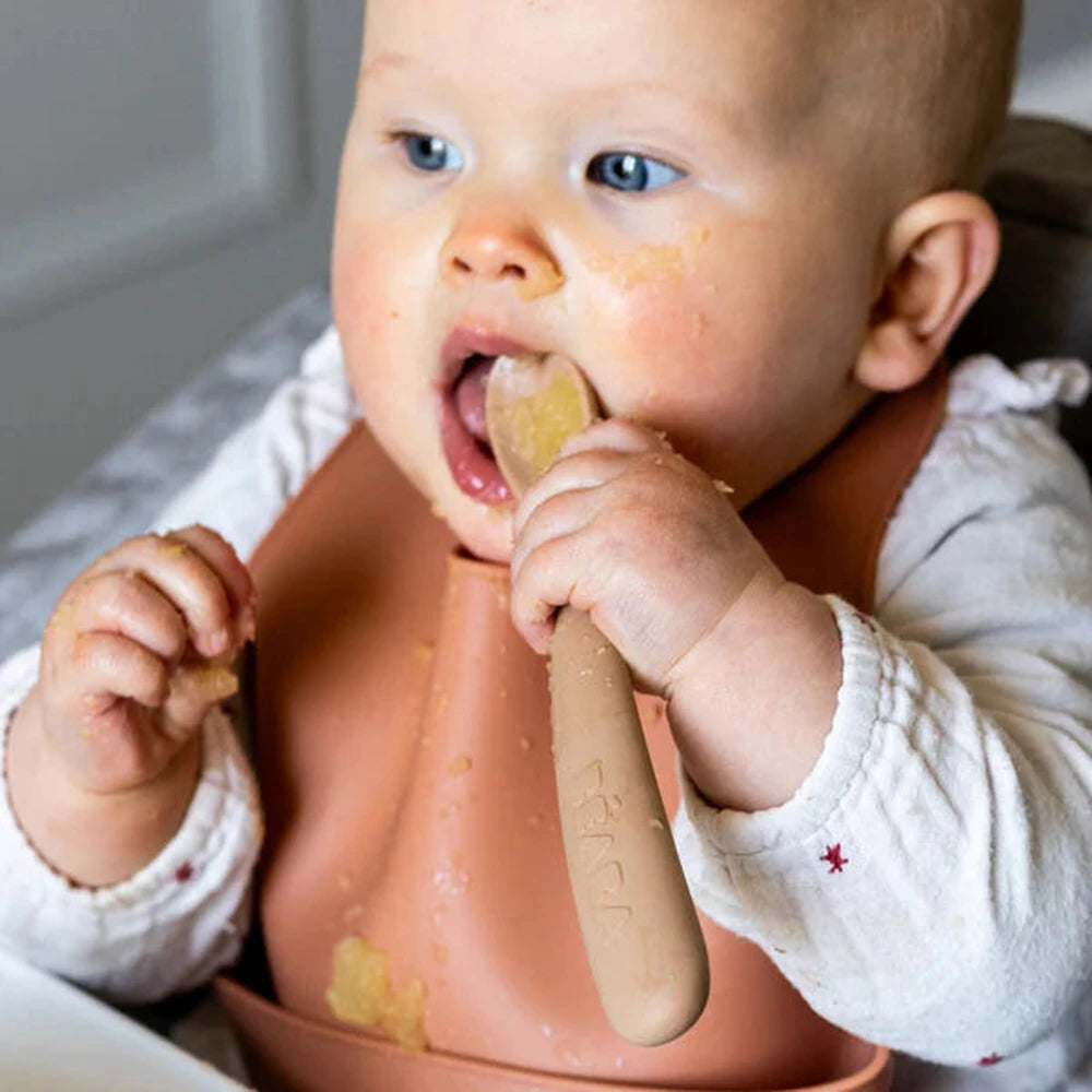 Béaba Set van 2 Easy-Grip 1st Stage Siliconen Lepels + opbergdoos